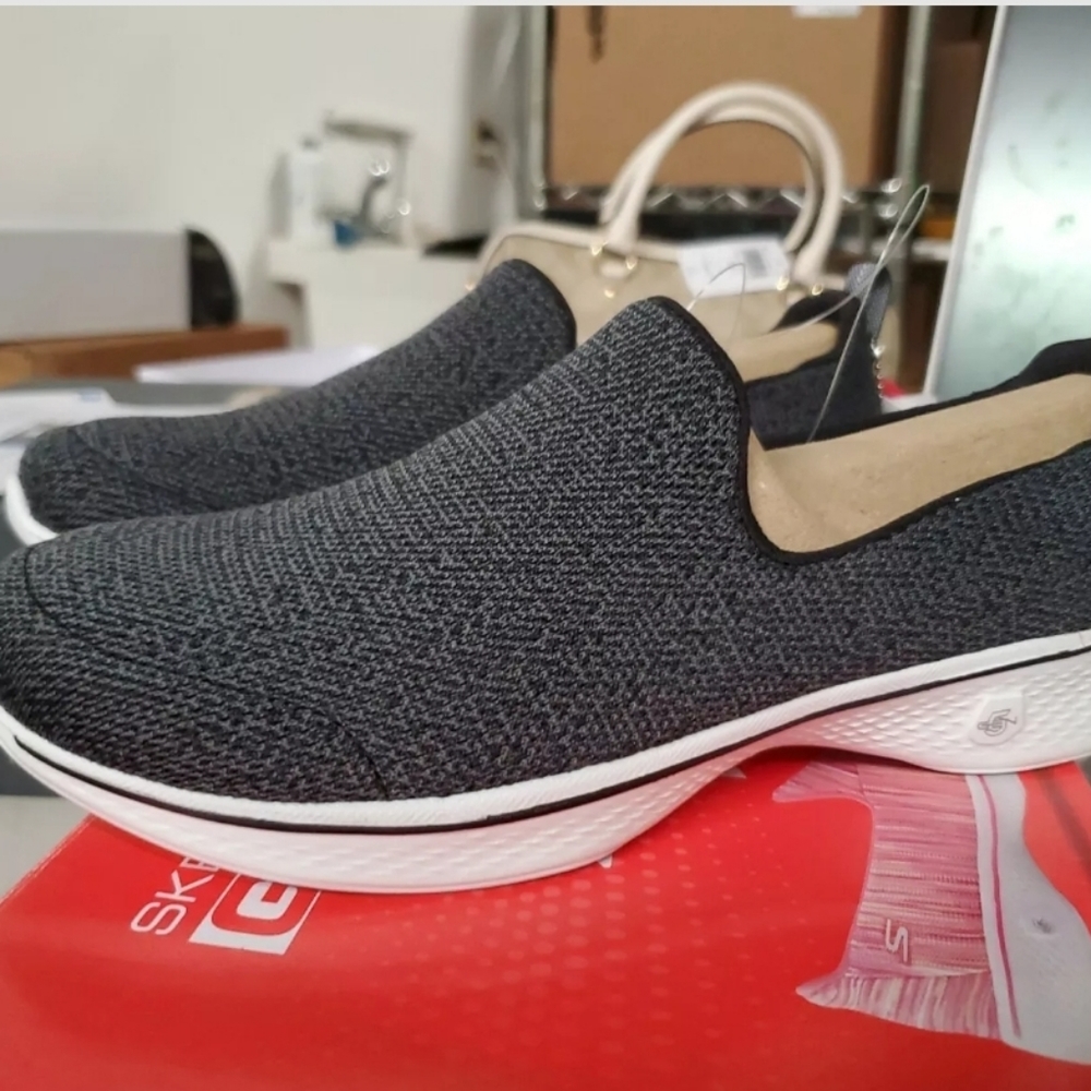 New Women's Size 7 Skechers Go Walk 4 Black-Gray Color.
